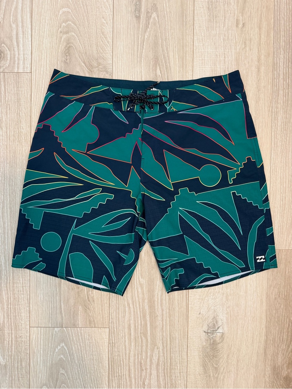 Billabong Men's Teal and Navy Tropical Print Board Shorts